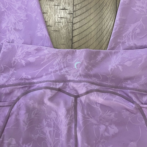 Zyia Soft N Snug, Lavender, capris leggings with pockets. Size 12. - Picture 1 of 3